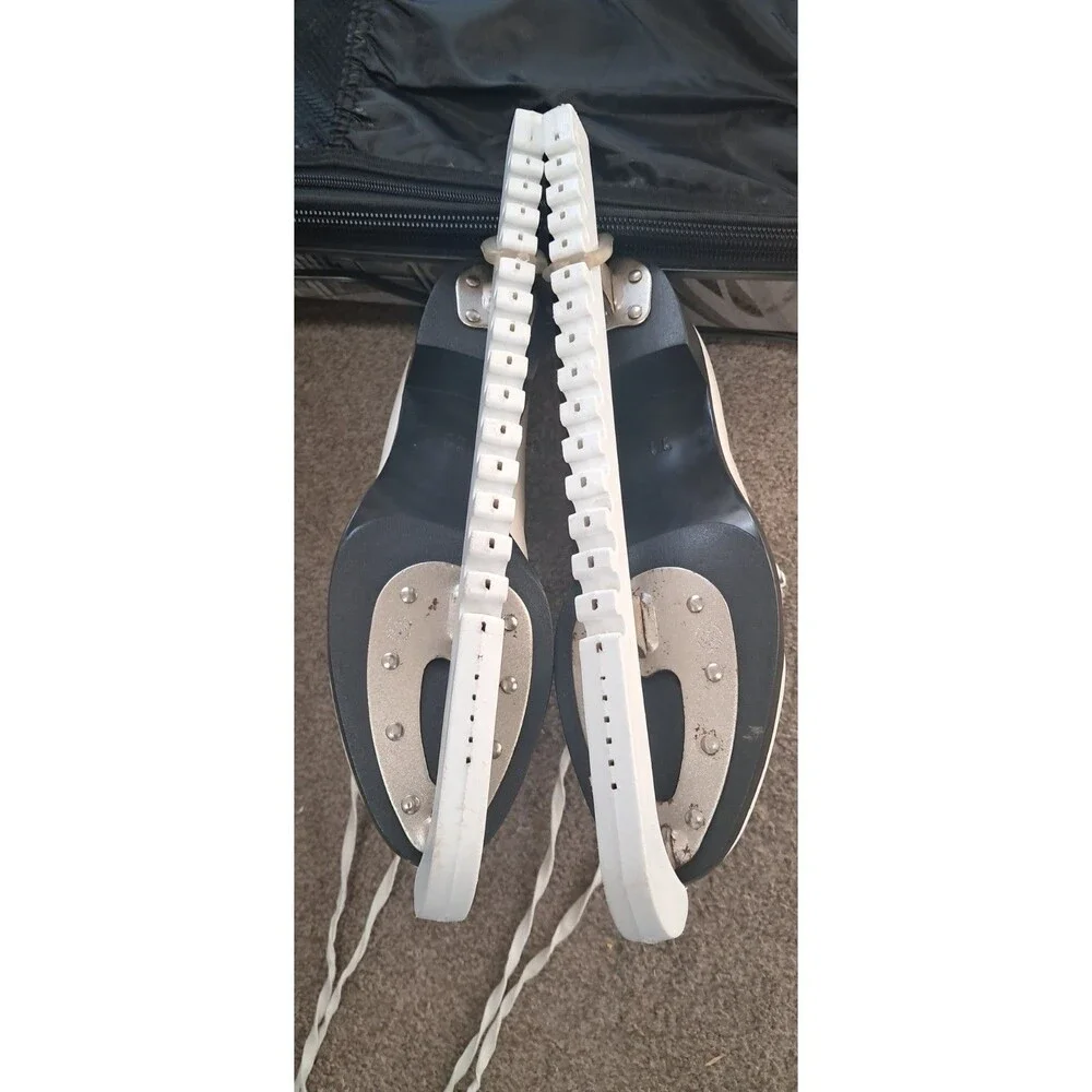 CCM Champion Deluxe Skates Ladies Sz 11 Figure Ice Skates